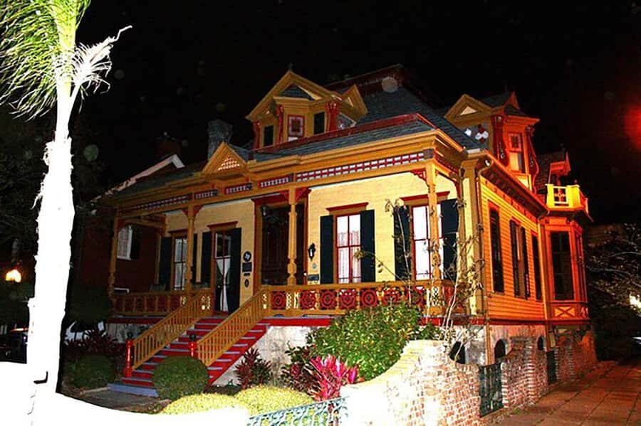 Galveston's Scariest Ghost Tour - The Guide’s Role