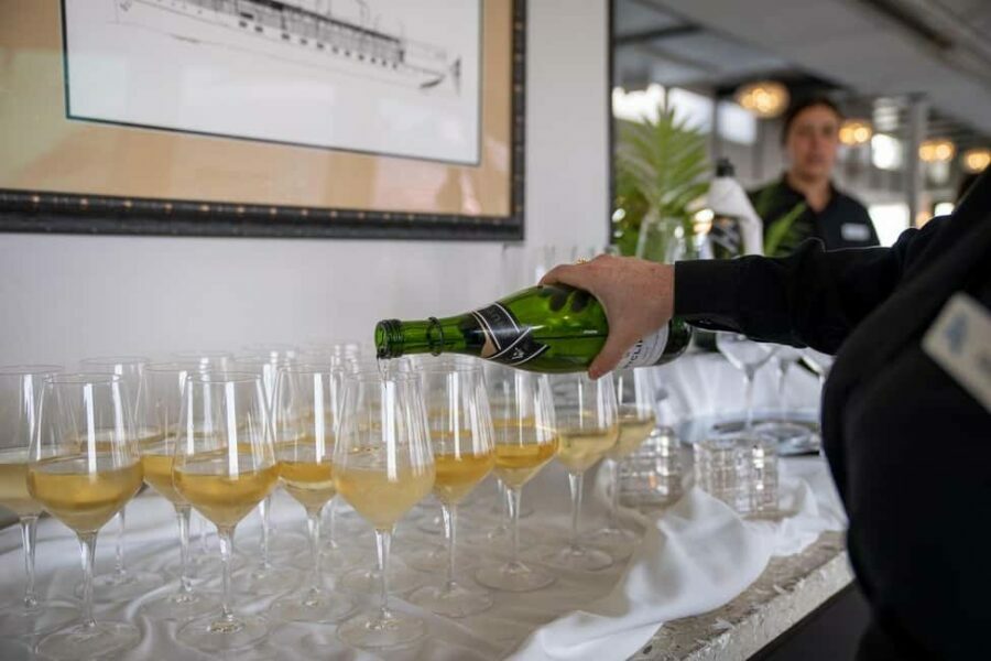 Marina del Rey: Champagne Brunch Cruise - Service and Atmosphere