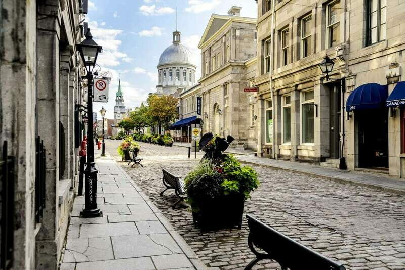 Montréal: Old Town Small Group Guided Walking Tour - Who Should Sign Up?