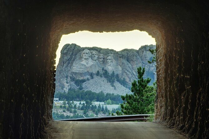 Mt Rushmore & Crazy Horse + Sylvan Lake/Needles Tunnel - The Experience of a Private Guide