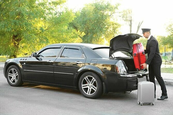 Private One-Way Transfer from Aruba To Reina Beatrix Airport - The Vehicle and Comfort