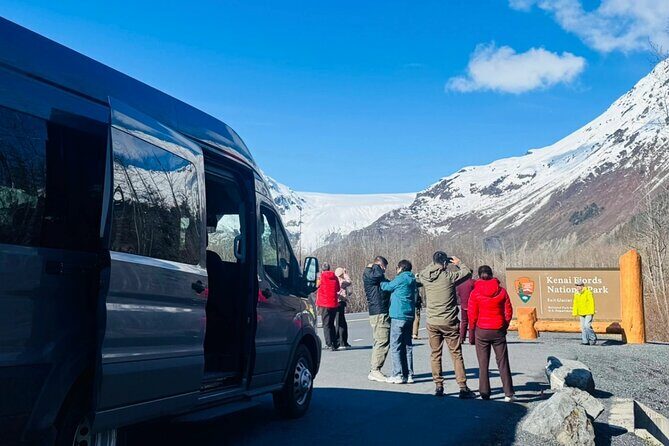 Private Seward Cruise Transfer & Scenic Tour for Large Groups - Guides and Commentary