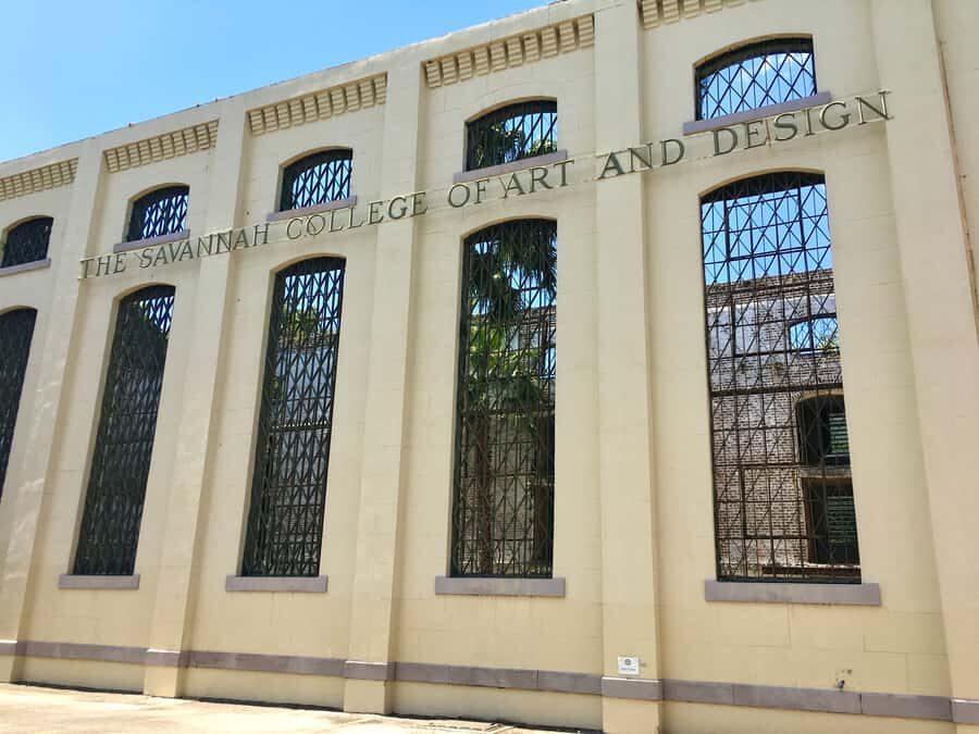 Savannah: Highlights & Hidden Gems Guided Walking Tour - Exploring Savannah’s Architectural and Natural Beauty