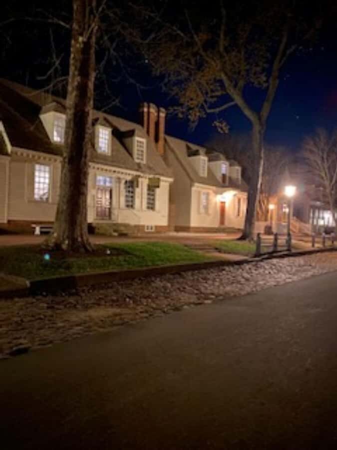 The Williamsburg Spirits of Christmas Past Ghost Tour - Who Should Consider This Tour?