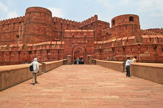 2 Days Tour of Agra (Taj Mahal) & Delhi City Tour - What Could Be a Drawback?