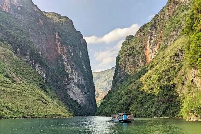 3 Days and 2 Nights in Ha Giang by Motorcycle - Day 2: The Iconic Ma Pi Leng Pass and Du Gia Village