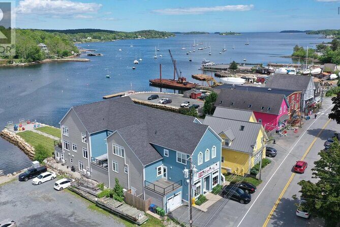 5 Hours Peggys Cove,Mahone Bay, Lunenburg Tour - Lunenburg: A UNESCO World Heritage Site