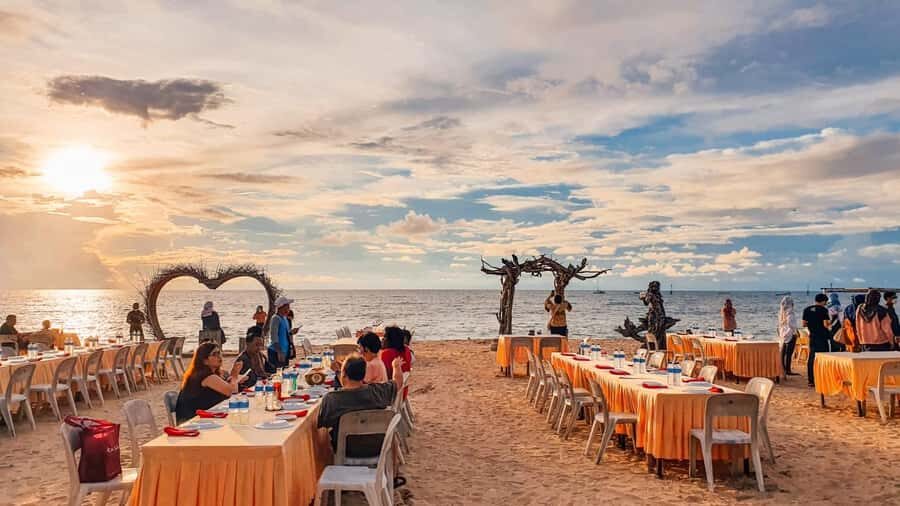 Bali: Jimbaran Bay Romantic Spa and Seafood Sunset Dinner - What the Reviews Reveal