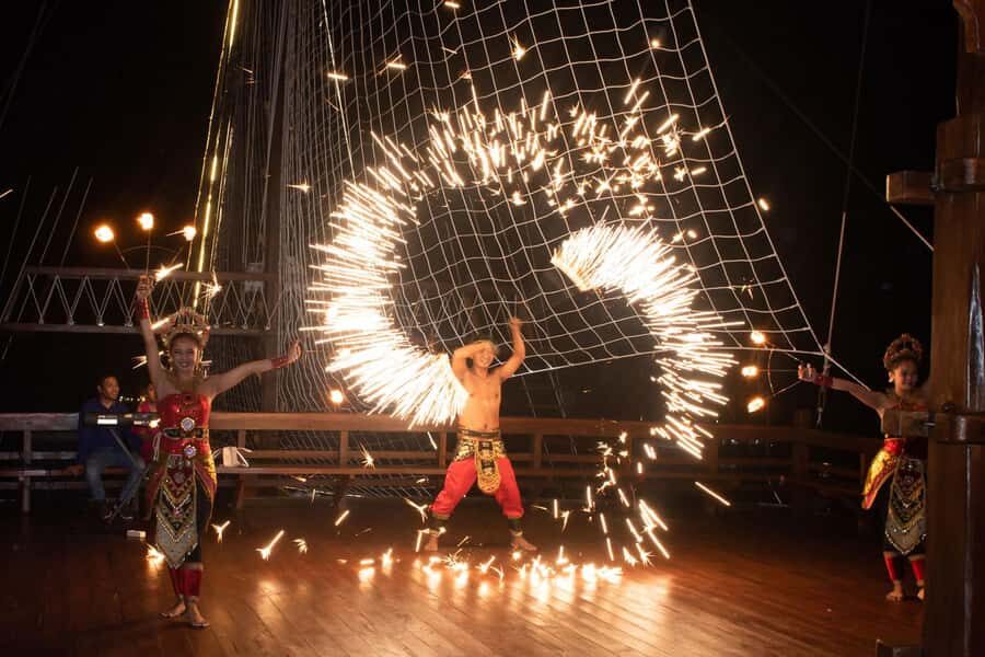 Bali: Phinisi Sunset Dinner Cruise with Entertainment - The Itinerary in Detail