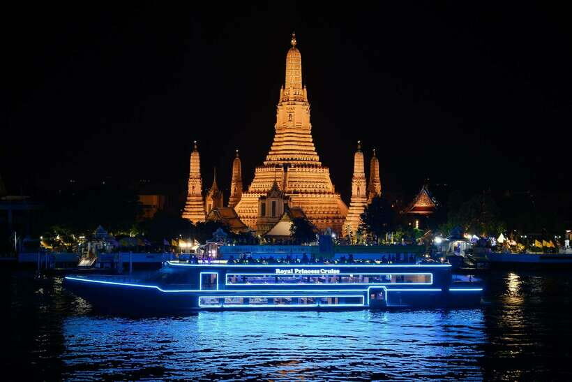 Bangkok: Royal Princess River Dinner Cruise with Live Music - Dining Experience: Food and Drinks