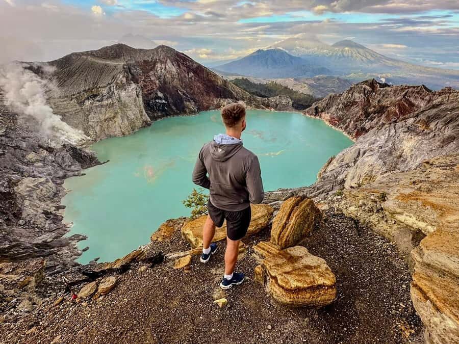 Banyuwangi/Bali: Ijen Volcano Trip with Professional Guide - Key Points