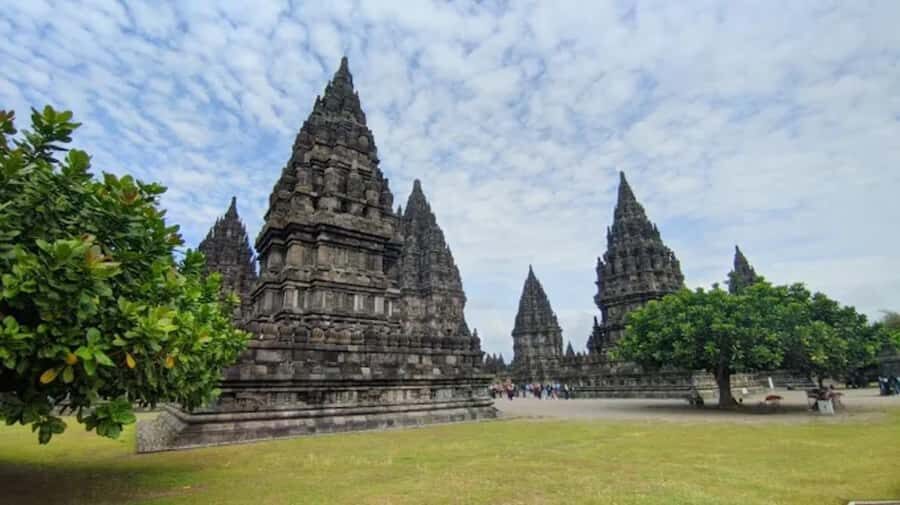 Best Private Day Tour Prambanan & Sunrise at Borobudur Tour - Detailed Breakdown of the Experience
