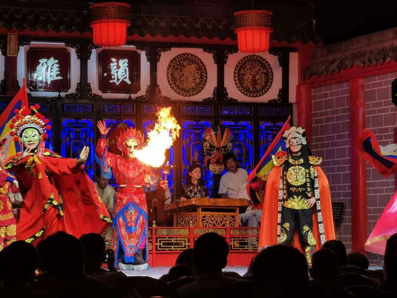 Chengdu: Sichuan Opera Face-Changing and Acrobatics Show - FAQ