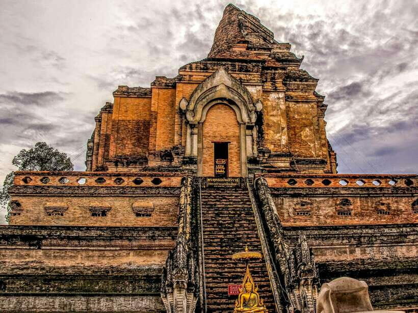 Chiang Mai: 3 Hour Old City and Temples Guided Walking Tour - Authentic Reviews and Insights