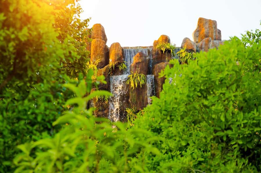 Chiangmai to Chiangrai: Temples, Hot Springs & Lalitta Cafe - Who Should Consider This Tour?