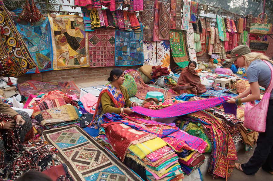 Delhi: Private Half-Day Shopping Tour with Male/Female Guide - Transportation and Group Size