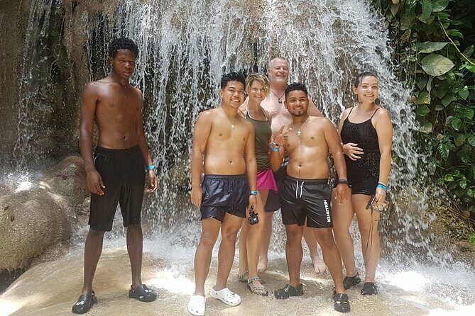 Dunn's River Falls And Shopping Tour From Ocho Rios - Shopping at Taj Mahal: Authentic Souvenirs