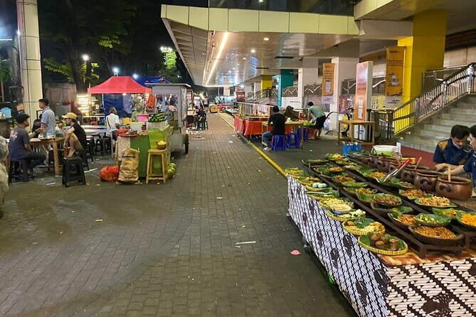 Experience Jakarta Street Food Scene with MRT Transportation - The Guides: Knowledge and Friendliness
