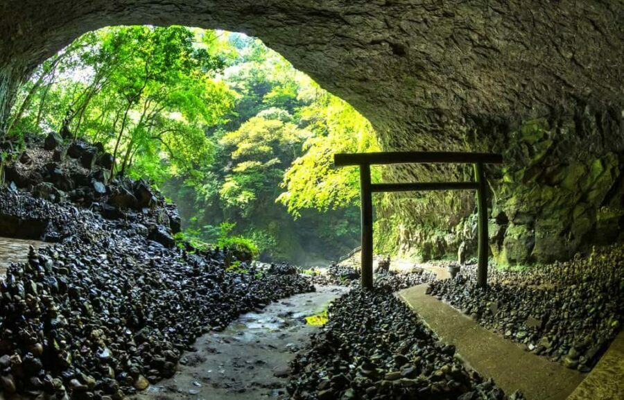 From Fukuoka: Miyazaki, Takachiho Gorge and Shrines Day tour - What Makes This Tour Stand Out?