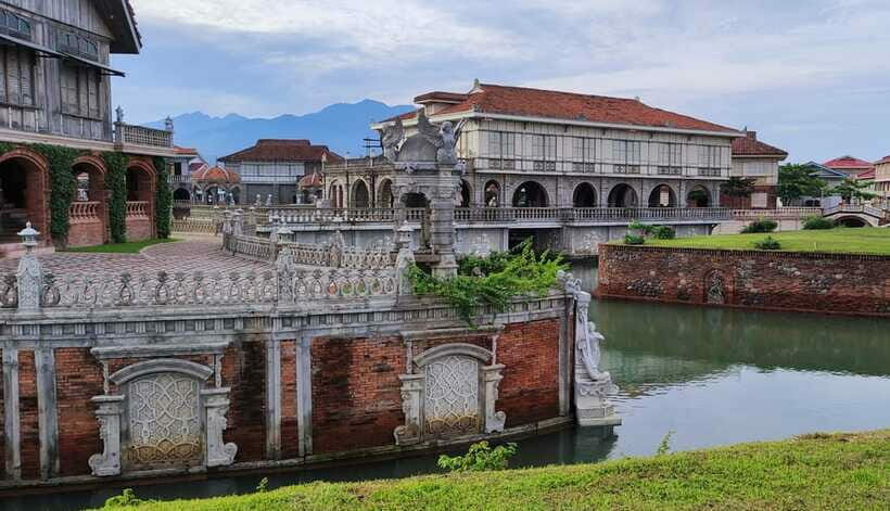 From Manila: Las Casas Filipinas de Acuzar Guided Day Trip - Exploring Las Casas Filipinas de Acuzar: A Heritage Treasure