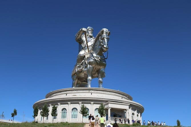 Full Day Chinggis Khaan Statue & Terelj NP Tour +Horseride, Eagle - FAQ
