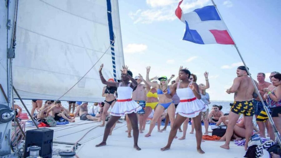 Full-Day Saona Island Excursion with Catamaran Party - Arrival at Saona Island: The Relaxation and Exploration Phase