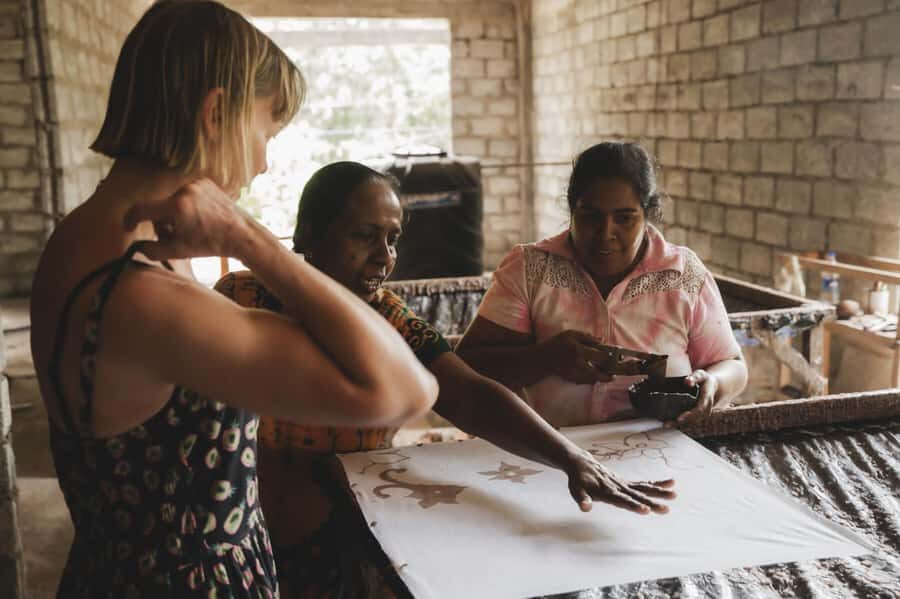 Galle: Traditional Batik Making Workshop & Factory Tour - Exploring the Workshop’s Offerings