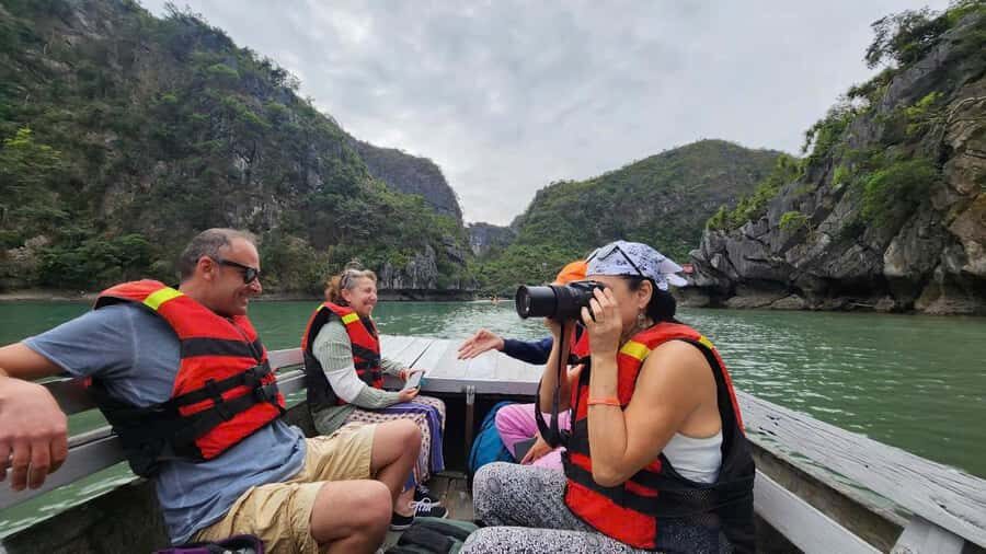 Ha Noi/Cat Ba: Lan Ha bay-Viet Hai village Cycling, Kayaking - Key Points