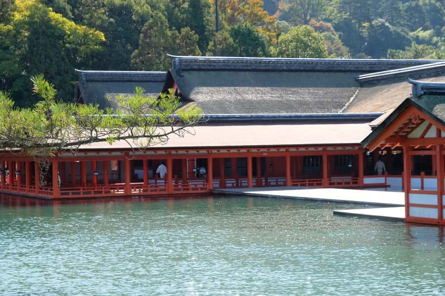 Hiroshima & Miyajima: 2 UNESCO Sites Small Group local guide - How the Tour Feels in Practice