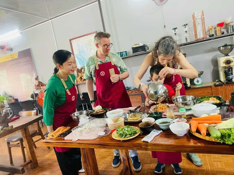 Hoi an: Vegan Cooking Class with Lantern-Making - A Deep Dive into the Experience