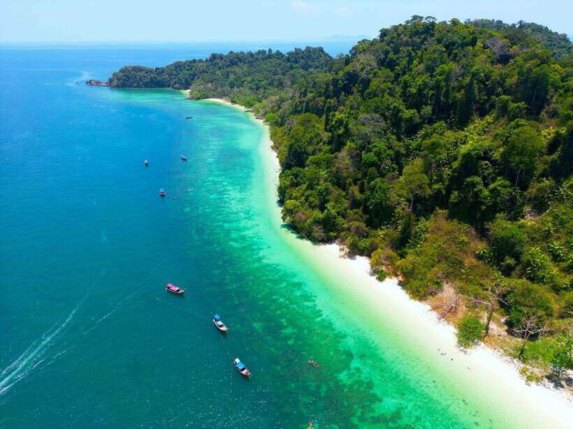 Koh Lanta: 4 Islands, Emerald Cave & Koh Kradan by Speedboat - First Stop: Koh Chuek – Snorkeling and Turquoise Waters
