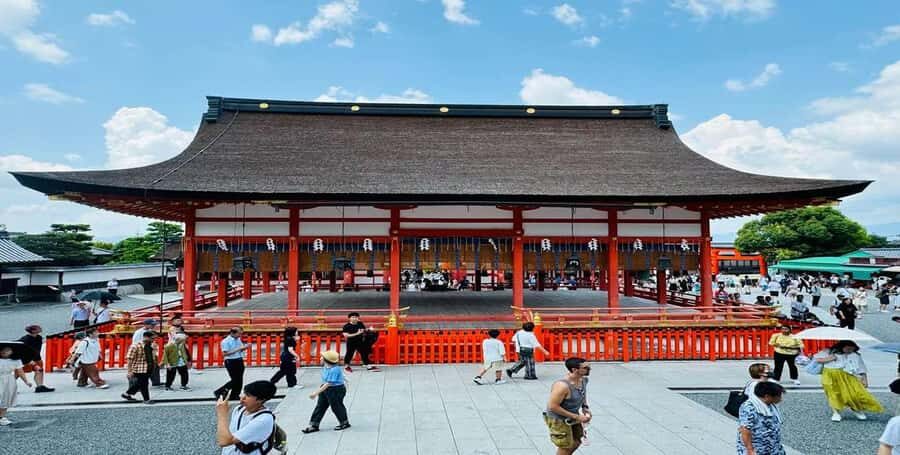 Kyoto:Private Guided Tour on Luxury Vehicle with photography - Who Should Book This Tour?