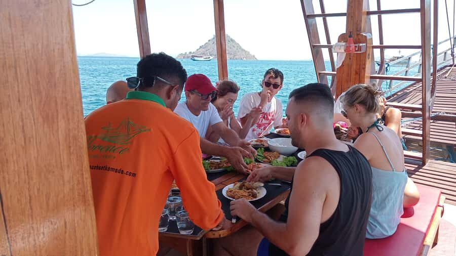 Labuan Bajo: 2D1N Komodo & Pink Beach Shared Boat Tour - The Experience in Detail: What You’ll Love and What to Consider