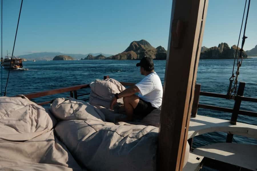 Labuan Bajo: 3-Day Komodo Island and Pink Beach Tour - Transportation & Accommodation: Practical Details