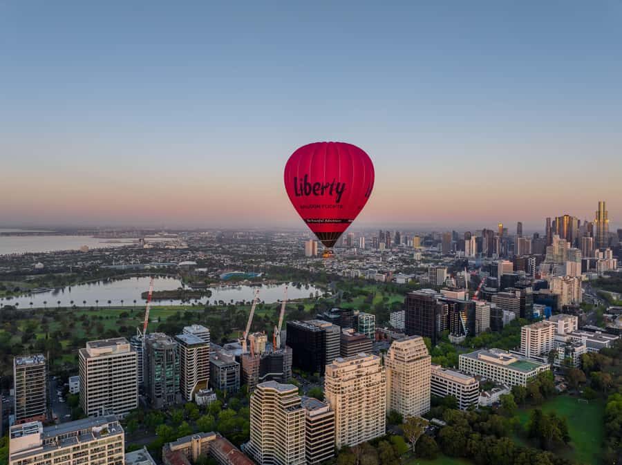 Melbourne: Balloon Flight at Sunrise with Breakfast - The Experience of Floating in the Sky