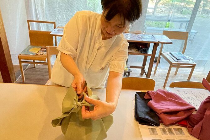 Nara Highlight Walking Tour with Furoshiki Experience with Lunch - What the Reviews Say