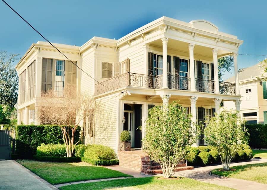 New Orleans: Garden District & Lafayette Cemetery gates Tour - Transportation and Accessibility