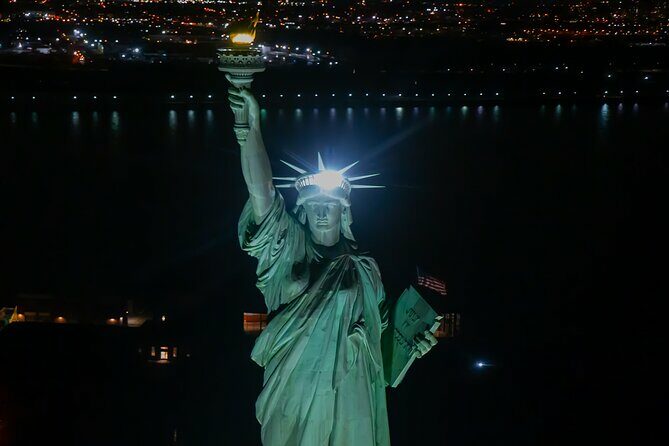 New York City and Westchester Holiday Lights Helicopter Tour - Key Points