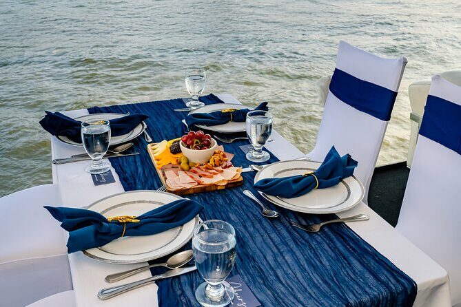 New York City Dinner Cruise on Luxury Yacht with Live Music - What the Reviews Say