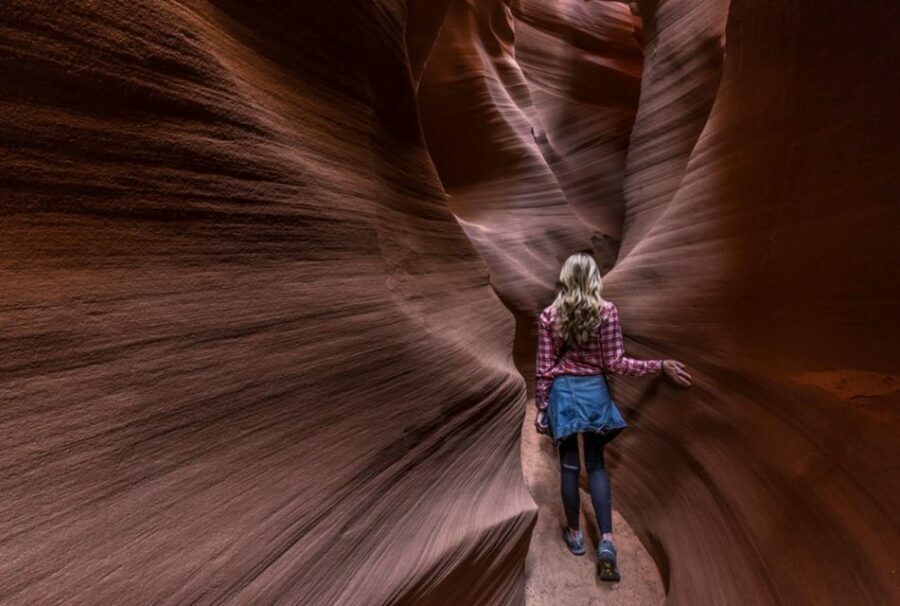 Page: Secret Antelope Canyon Tour - The Experience Inside the Canyon