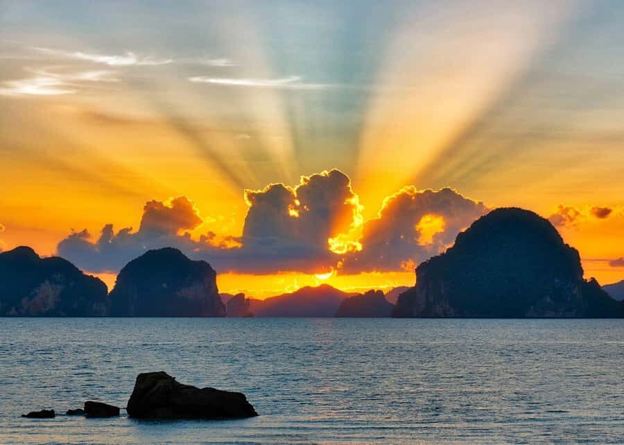 Phi Phi & 4 Islands Sunset tour + Bioluminescent Planktons - What to Expect from the Tour