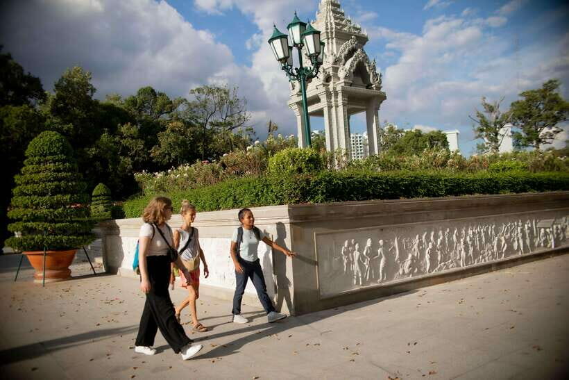 Phnom Penh: Walking Highlight City Tour - Practicalities and What to Bring