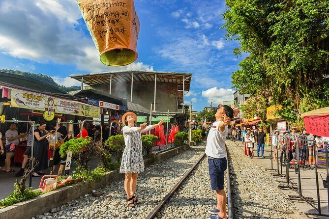 [Private] Jiufen Village & Shifen Town from Taipei with Pickup - Itinerary Breakdown: What to Expect
