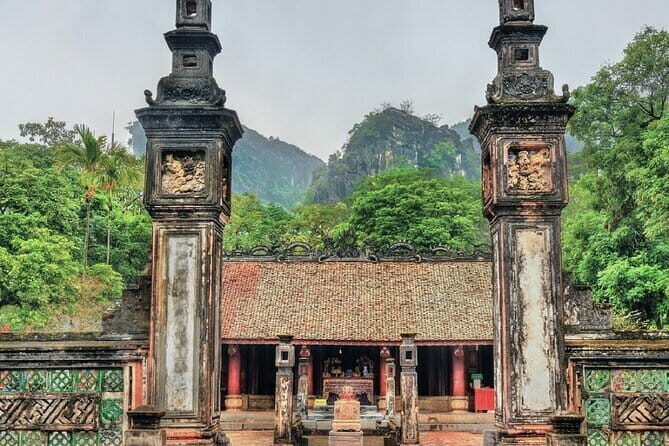 Private tour in Ninh Binh from Hanoi - Bamboo Boat Ride at Tam Coc