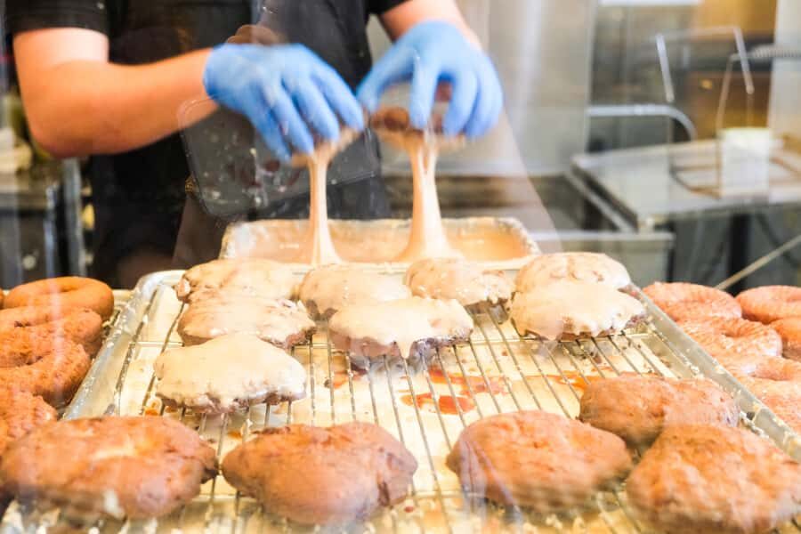 Santa Monica: Delicious Donut & Sweet Treats Walking Tour - What to Expect: Tasting and Tales