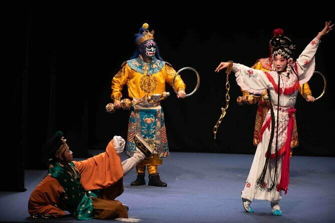Sichuan Opera with face-changing at Sichuan opera theater - Who Will Enjoy This Experience?