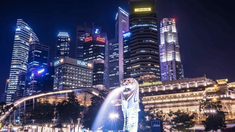 Signature Night Tour: Walk Through Marina with Food Tastings - Food Stop: Lau Pa Sat