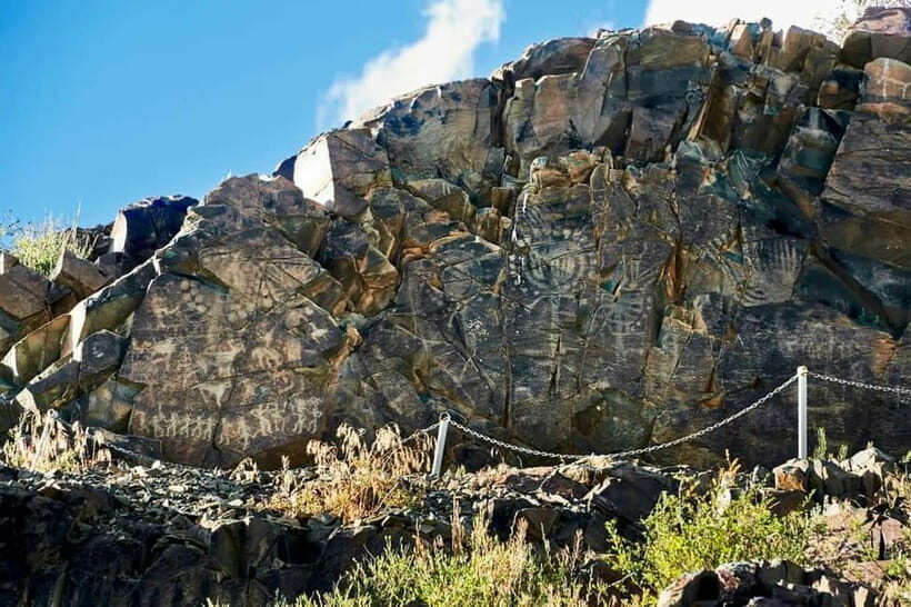 Tanbaly Gorge: Ancient Petroglyphs UNESCO Site Day Tour - The Journey Through History and Nature
