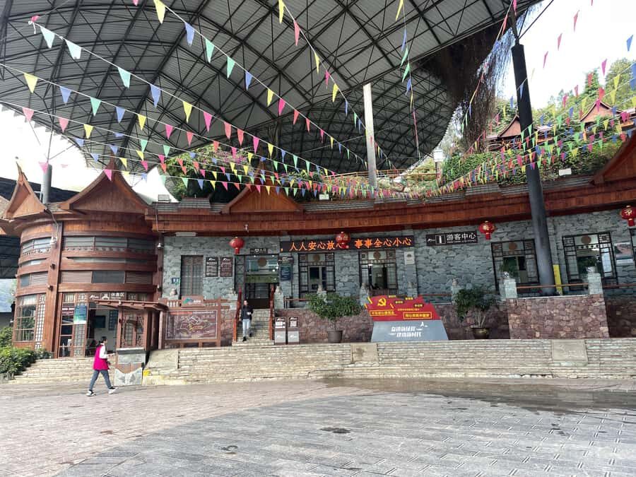 Tiger Leaping Gorge Easy Hike & Baisha Old Town Day Tour - The Landscape and Cultural Gems