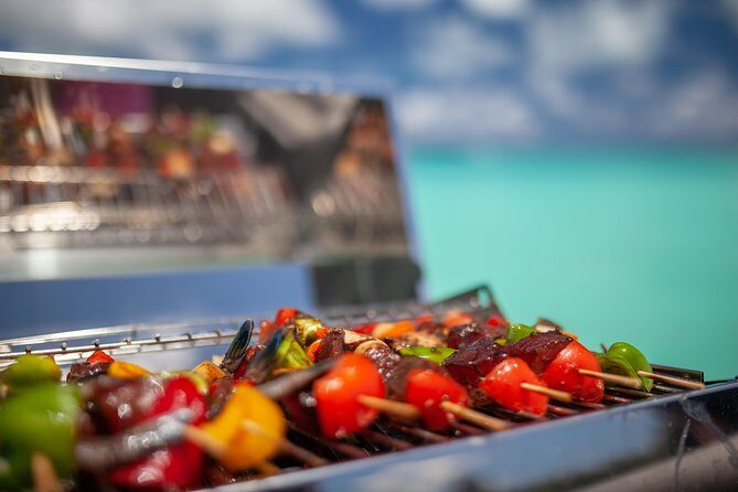 Toa Boat Bora Bora Private Lagoon tour with Lunch On Majestic Pontoon Boat - What Sets This Tour Apart?
